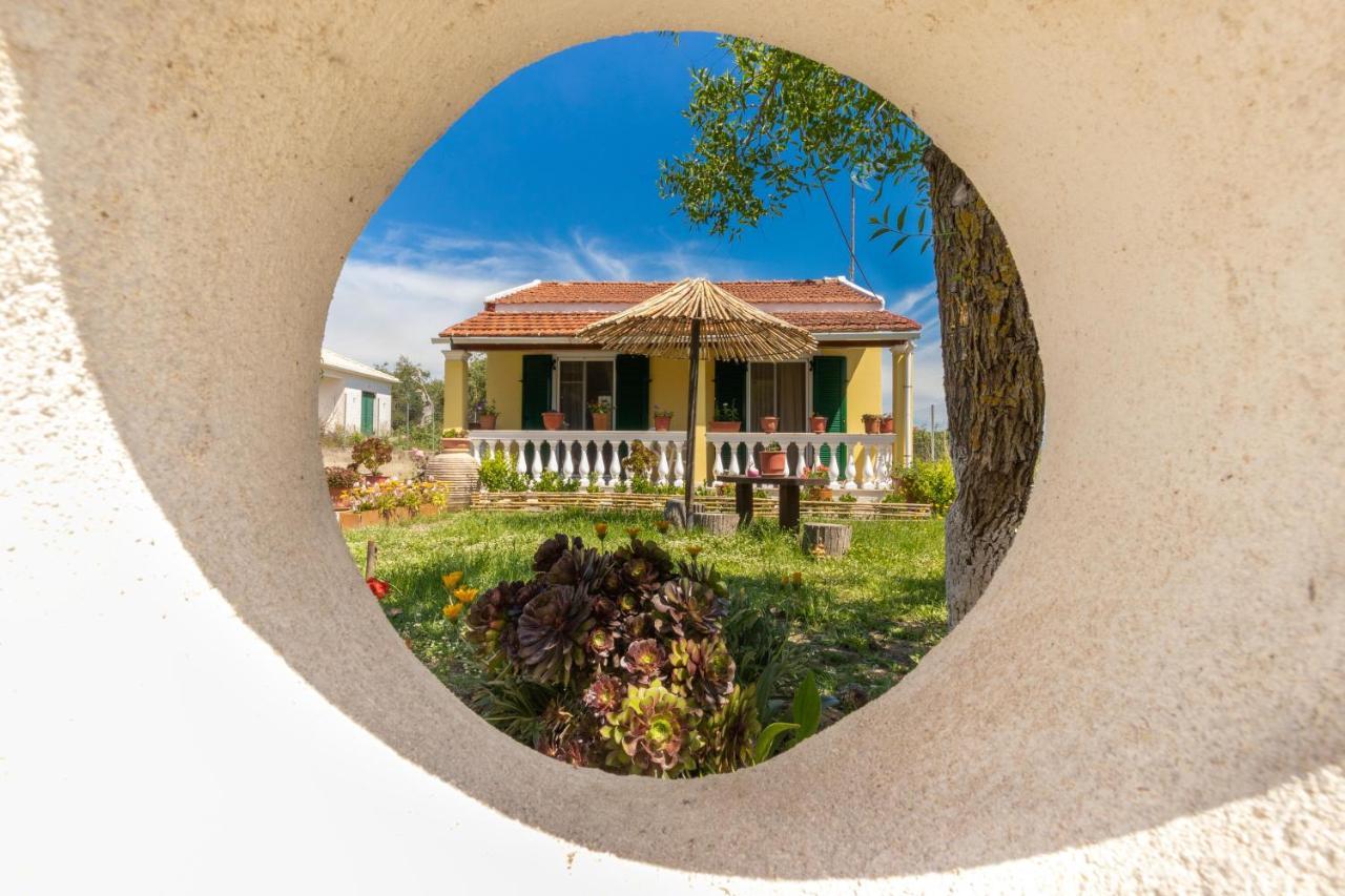 Teta'S Holiday Home Melíkia Екстериор снимка