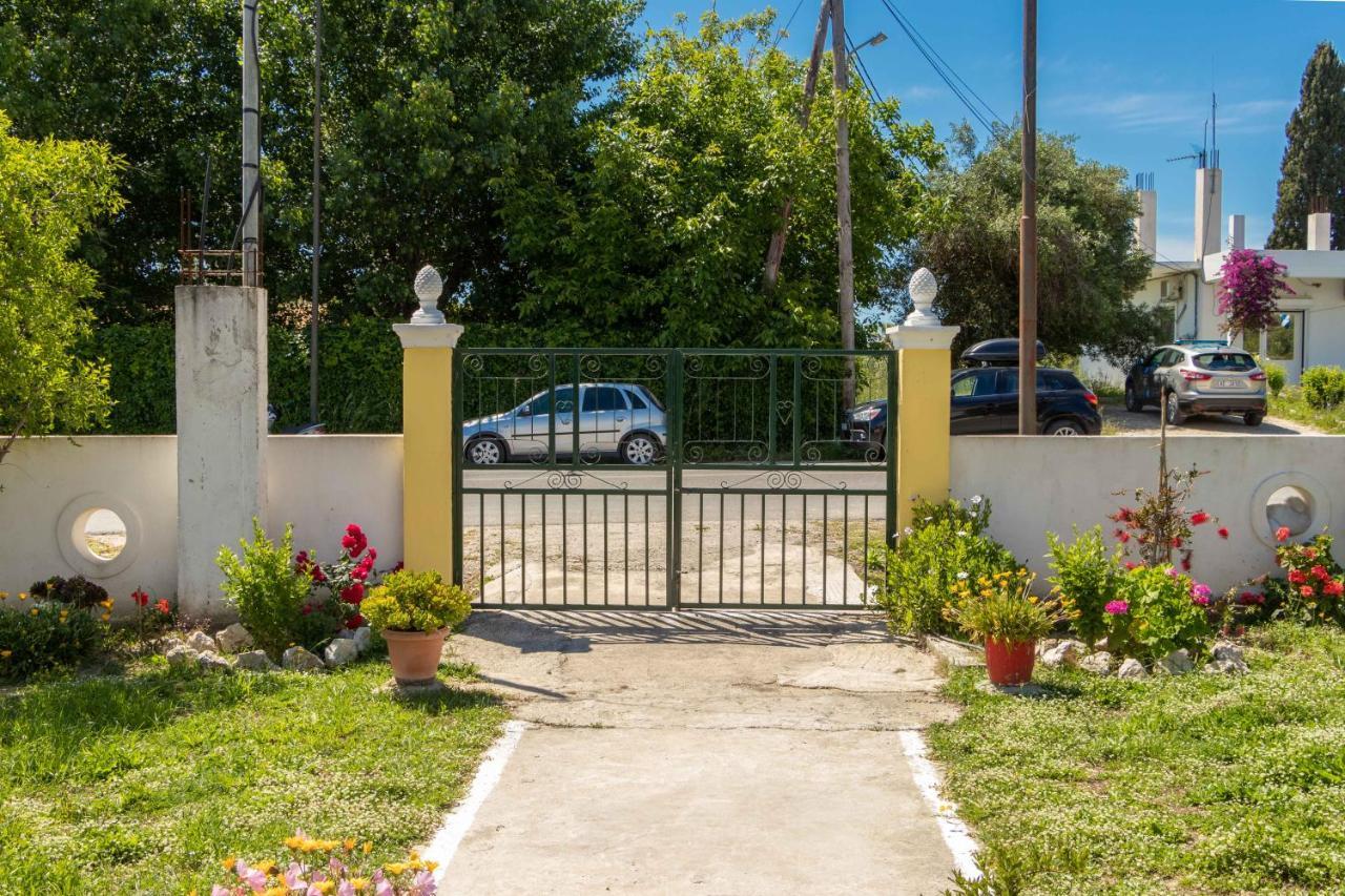 Teta'S Holiday Home Melíkia Екстериор снимка