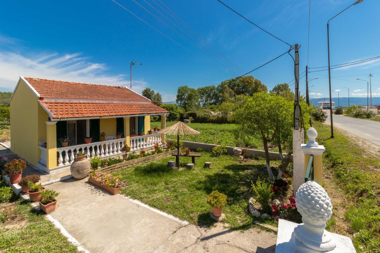 Teta'S Holiday Home Melíkia Екстериор снимка