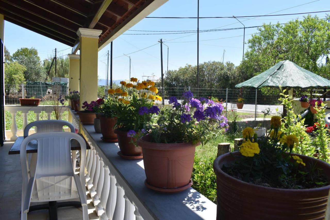 Teta'S Holiday Home Melíkia Екстериор снимка